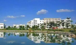 廣西城市職業(yè)大學(xué)收費(fèi)怎么樣？一年要多少學(xué)費(fèi)？本科和專(zhuān)科學(xué)費(fèi)一樣嗎？