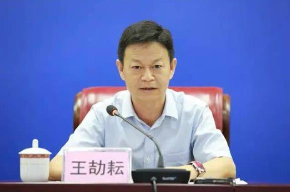 王劼耘簡歷：平陸運河集團(tuán)董事長王劼耘，曾任廣西交通廳副廳長，廣西交通投資集團(tuán)副董事長、總經(jīng)理
